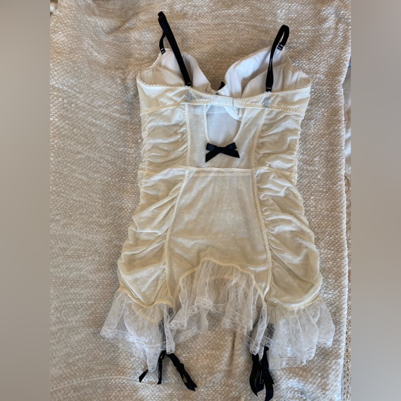 Victoria’s Secret intimates white cotton lace bodice with black details - Picture 5 of 12